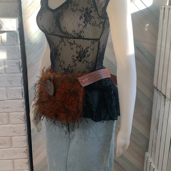 Handmade mohair purse on tooled leather utility belt. - Picture 5 of 8